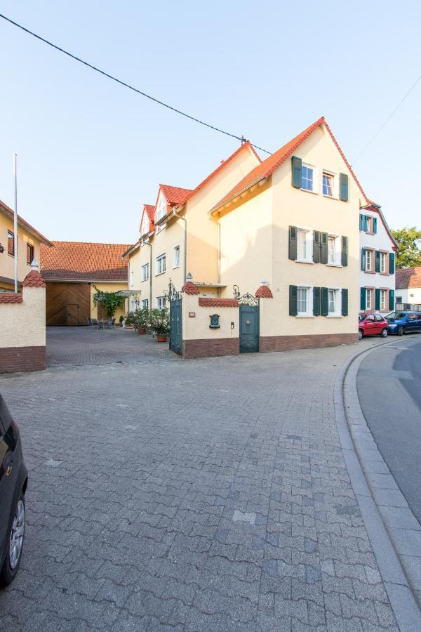 Weingut Und Gaestehaus Henrici Friesenheim is an Ortsgemeinde Exterior photo